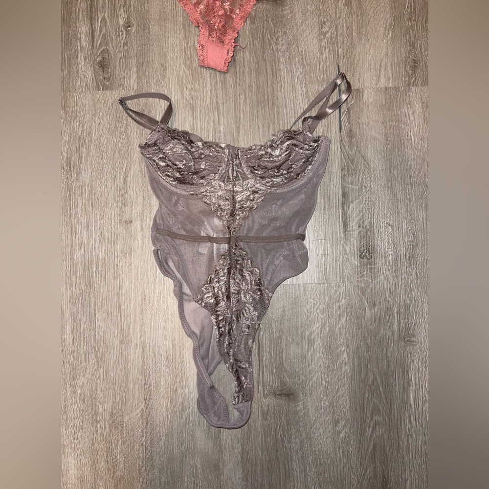 Lacy bodysuits - Picture 5 of 6